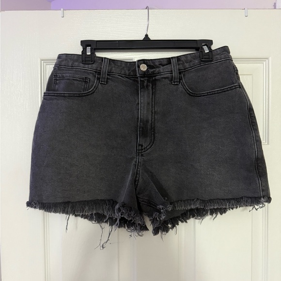 Hollister Ultra High-Rise Mom Short 3” - Picture 1 of 3